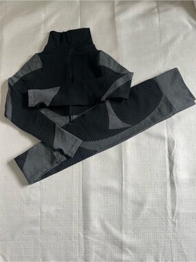 Sleek & Sculpting 2-Piece Textured Activewear Set
